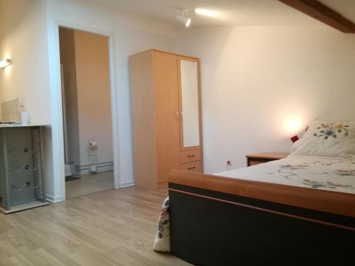 Apartamento Studio mansardé à Oyonnax Exterior foto