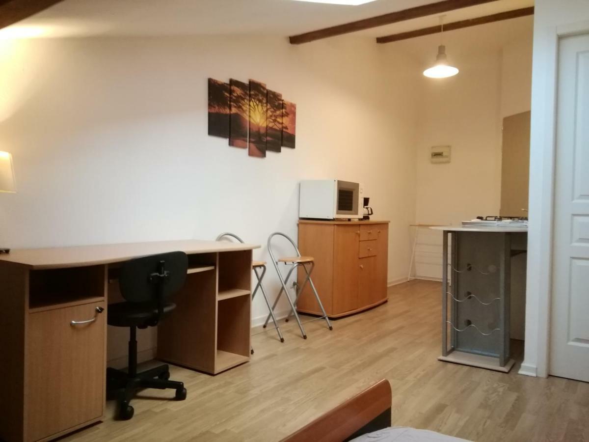 Apartamento Studio mansardé à Oyonnax Exterior foto